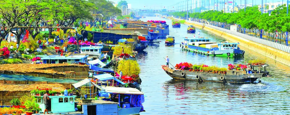 Phố cổ hình thành dọc sông nước và trục giao thương truyền thống