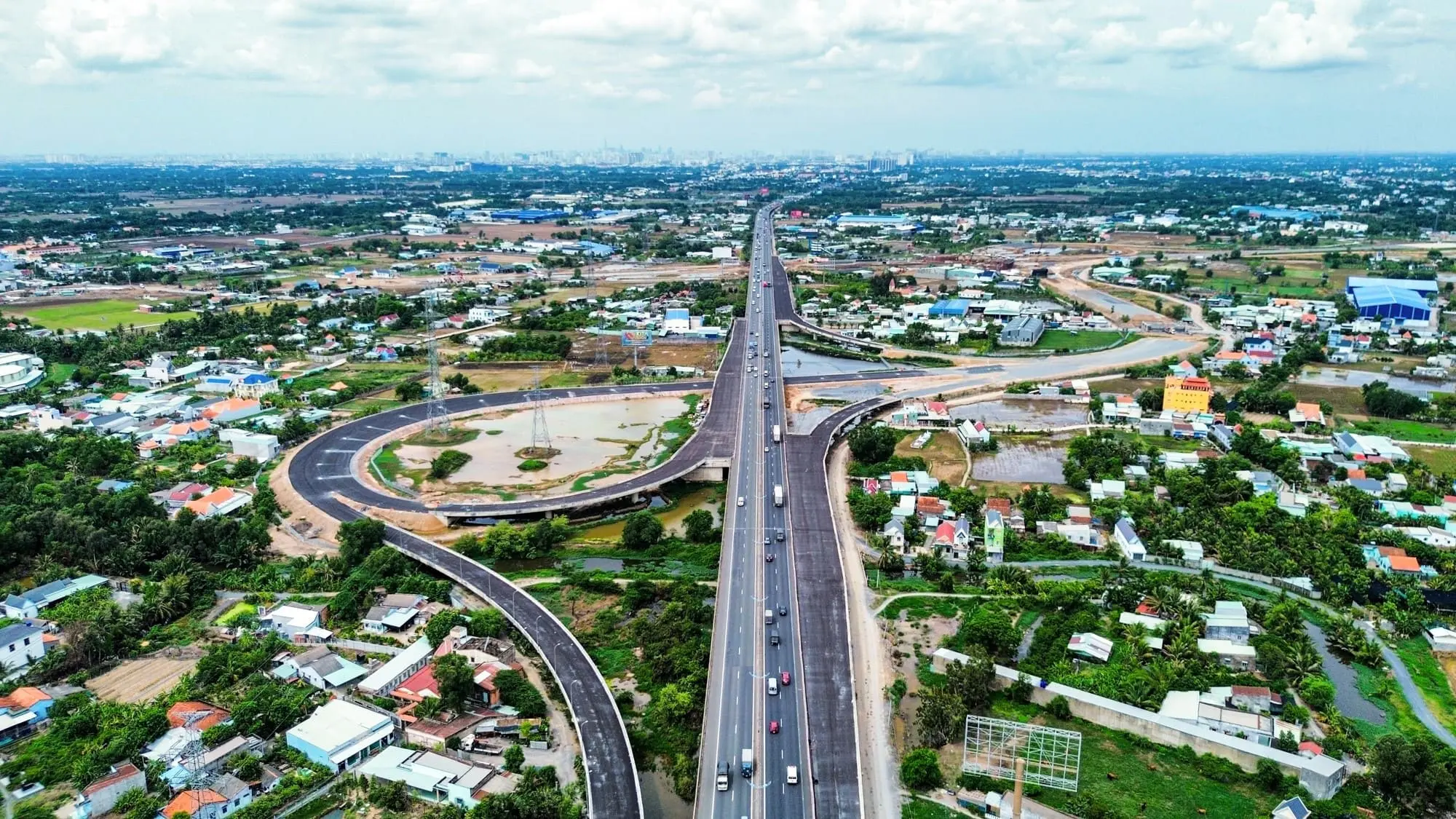 Hạ tầng giao thông khu vực Tây Bắc TP.HCM quyết định giá trị vị trí bất động sản