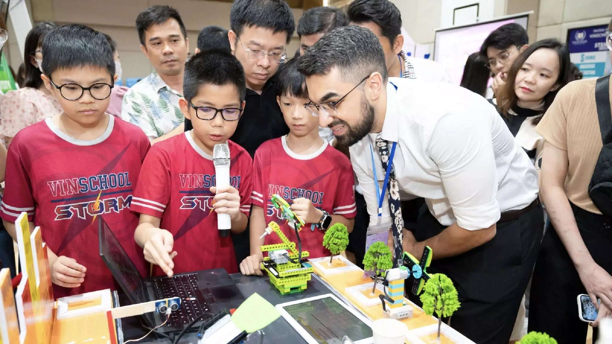 Hoạt động ngoại khóa và sáng tạo của học sinh tại Làng đại học quốc tế Vinhomes Hóc Môn