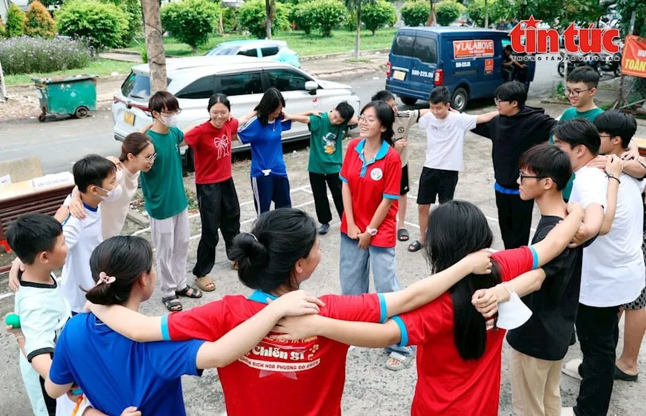 cong-dong-cu-dan-tao-nen-thi-truong.jpg