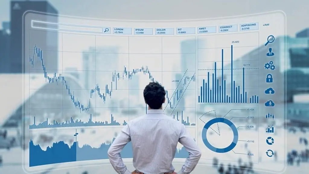 Nhà đầu tư theo dõi thị trường bất động sản với góc nhìn dài hạn