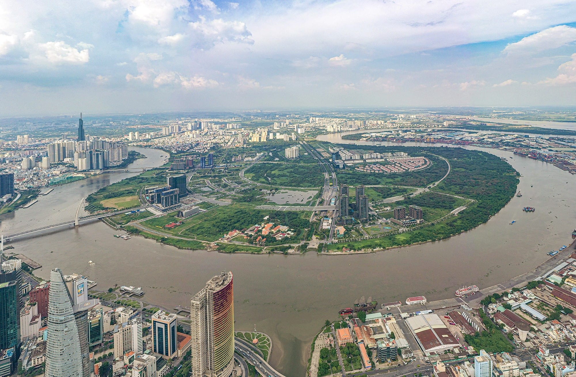 So sánh khu vực bất động sản phát triển nhanh và khu vực phát triển chậm nhưng bền