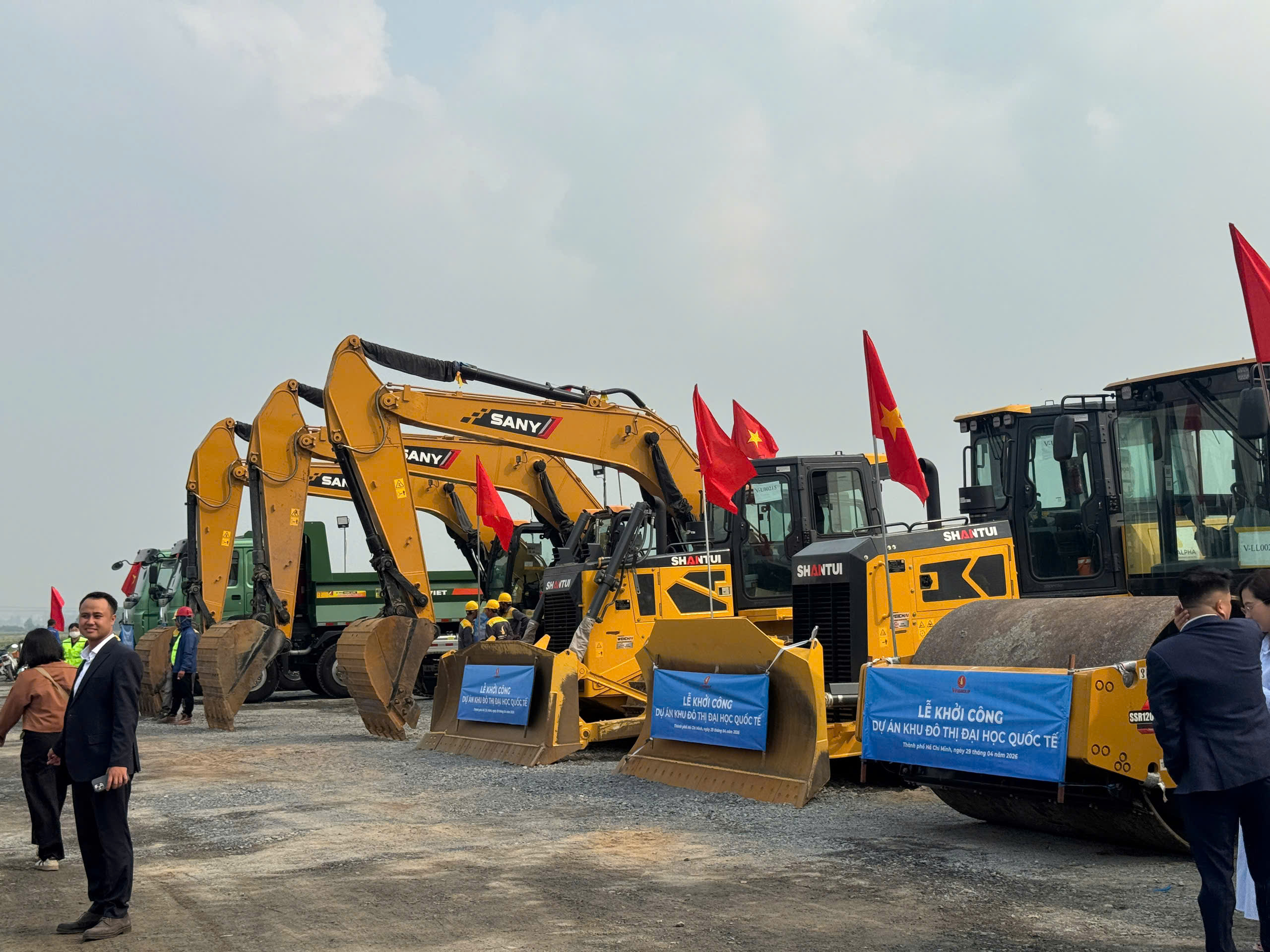 Cận cảnh công tác san lấp và chuẩn bị mặt bằng, bước đi đầu tiên trong hành trình kiến tạo thành phố công viên tri thức 880ha